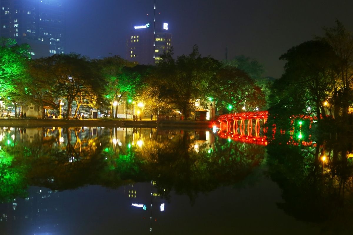 hoan kiem lake - World Mate Travel